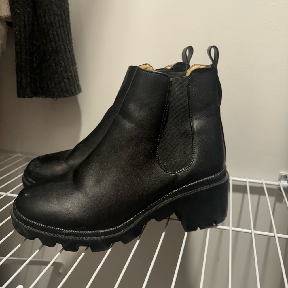 Steve Madden black booties